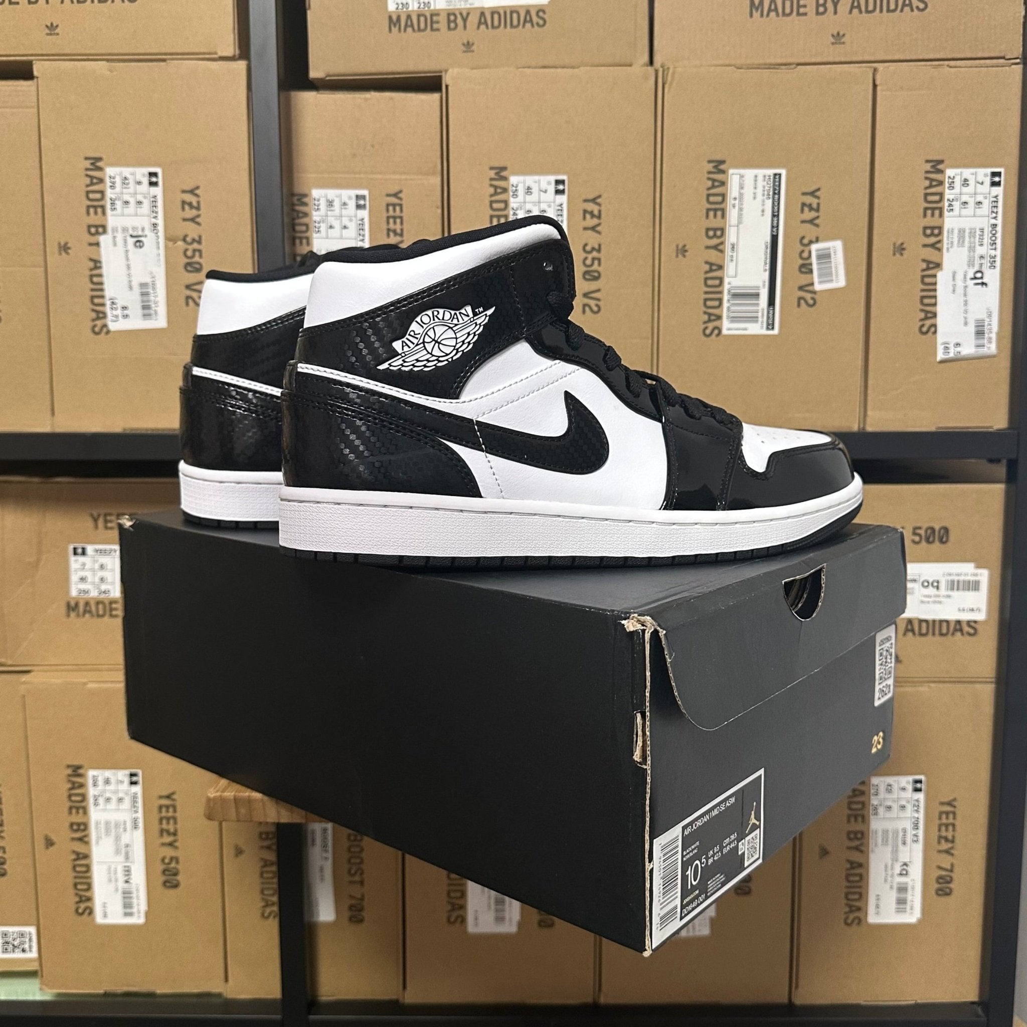 Jordan 1 Retro Mid Carbon Fiber - 44.5 - Bucharest Kicks