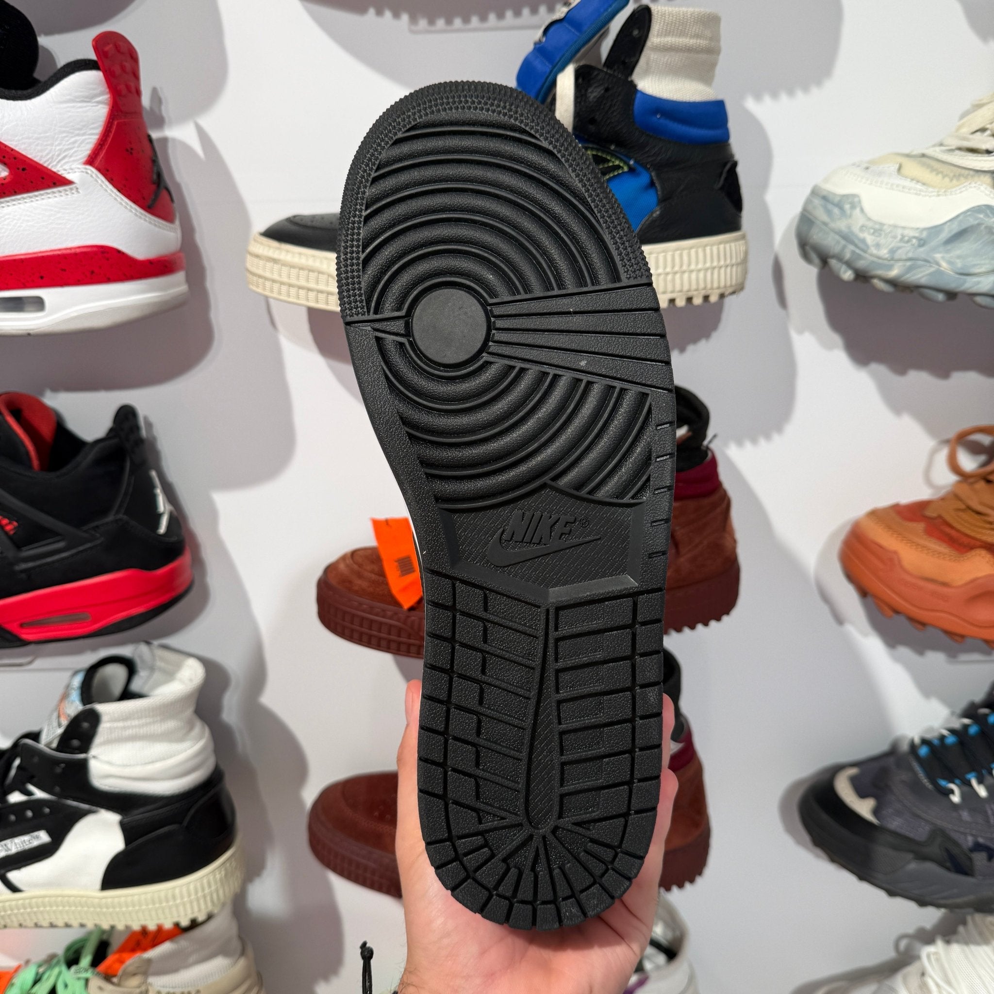 Jordan 1 Retro Mid Carbon Fiber - 44.5 - Bucharest Kicks