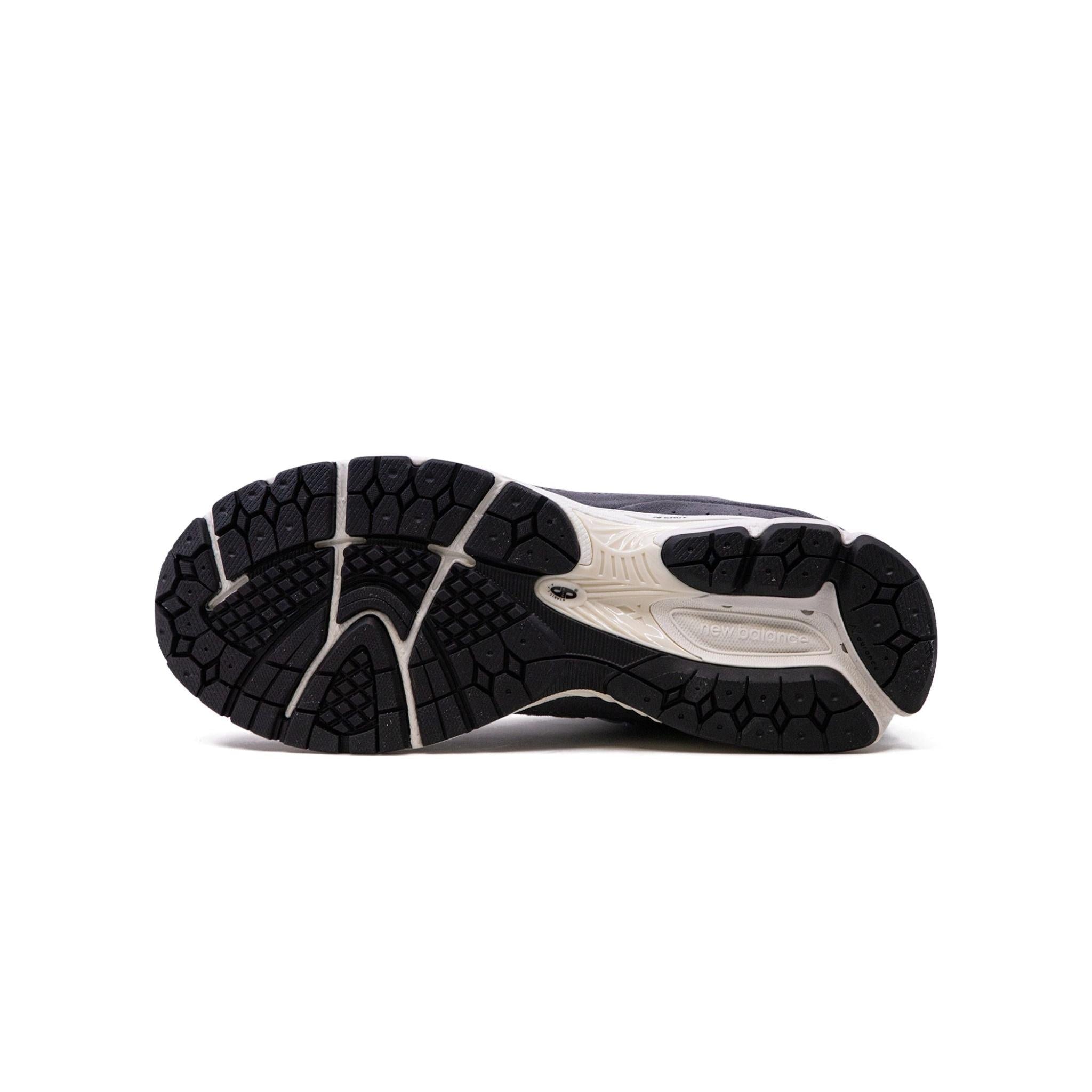 New Balance 2002R Magnet Lead - Bucharest Kicks
