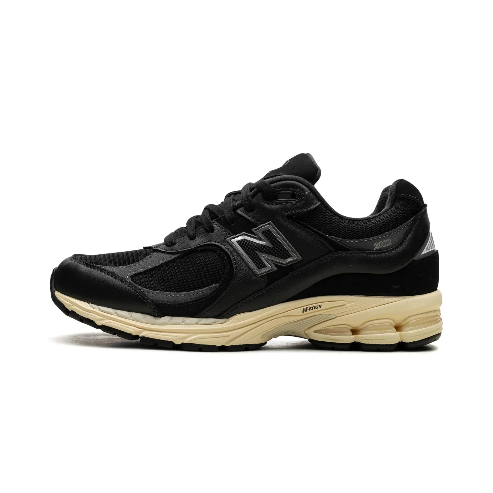 New Balance 2002R Vintage Black White - Bucharest Kicks